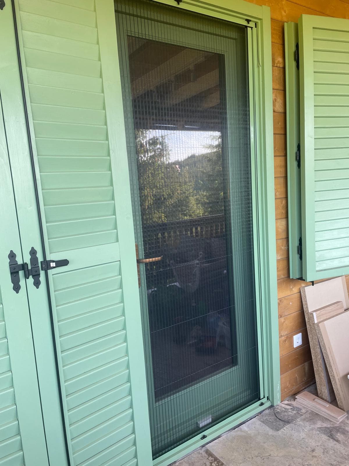 Plasa plisse culoare RAL verde deschisa pe usa terasa - vedere peisaj - Cluj-Napoca